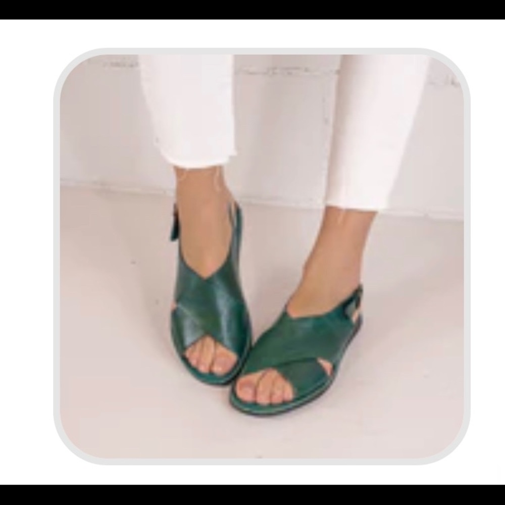 BNWT Brador teal sandals